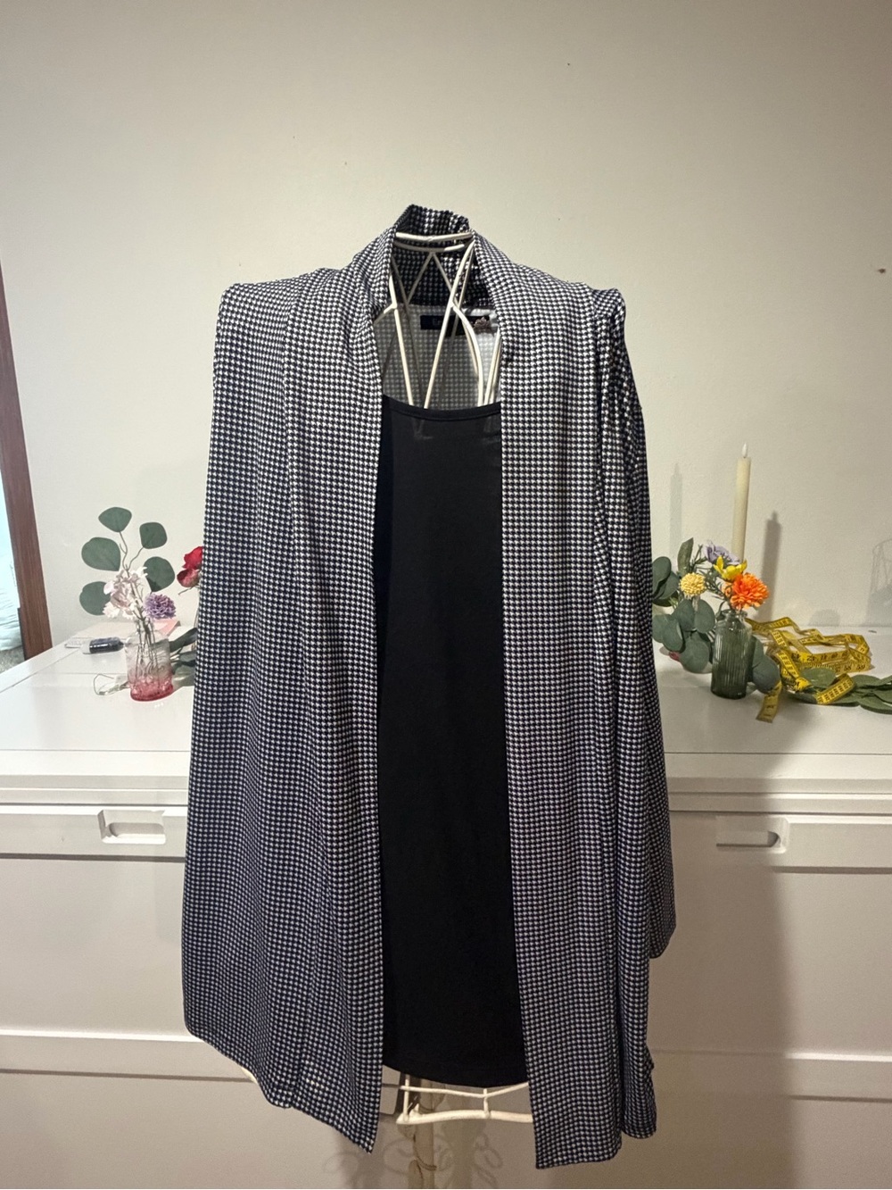 Emily Rose Black and White Houndstooth Sleeveless Draped Open Cardigan